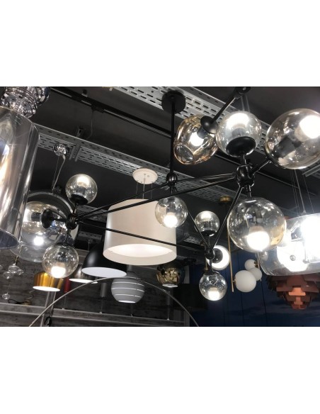 Luminária EDITE, 10 tulipas de vidro, metal preto.